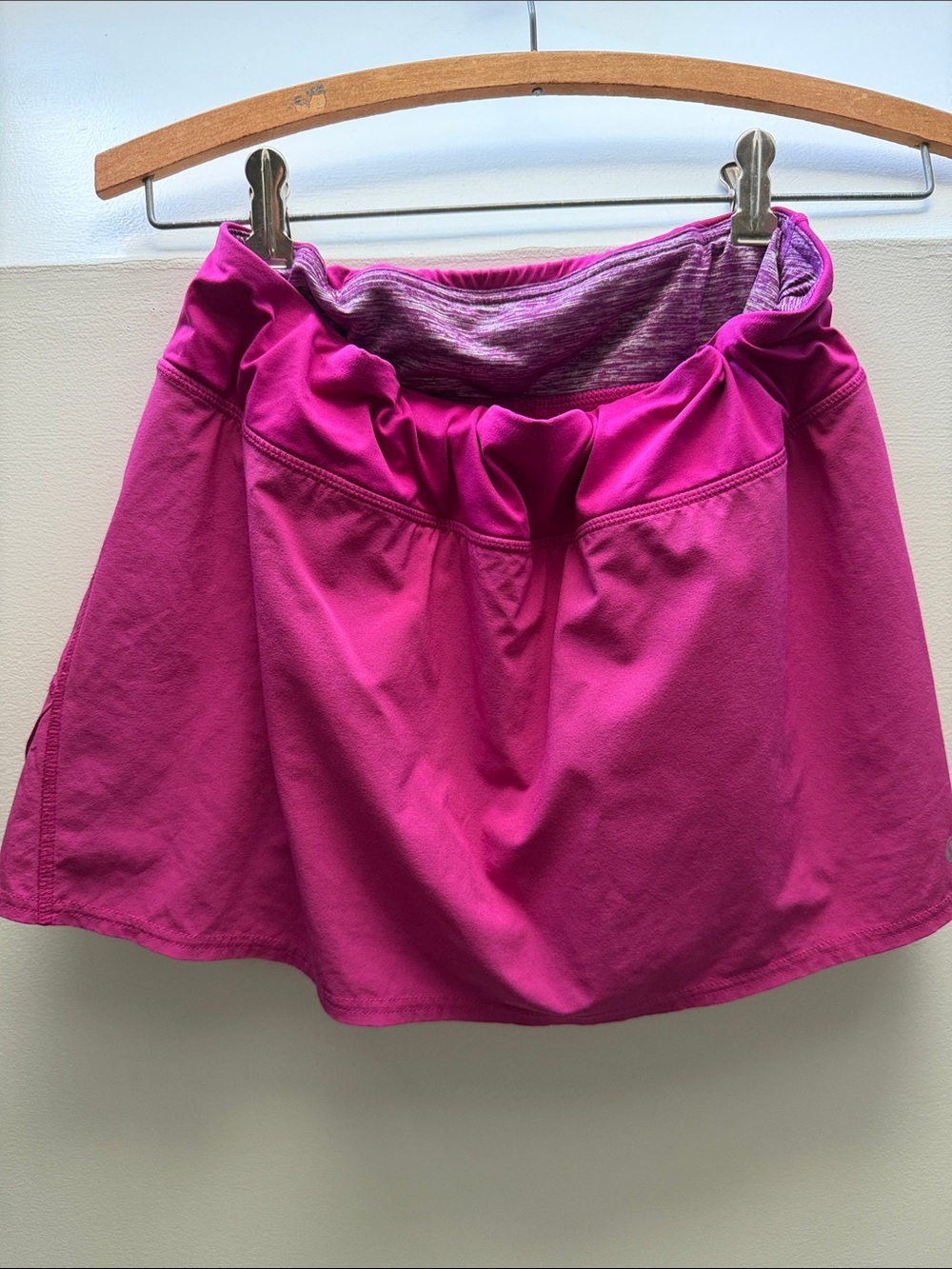 Lululemon Circuit Breaker Skirt (Regular)
Deep Fuschia size 8